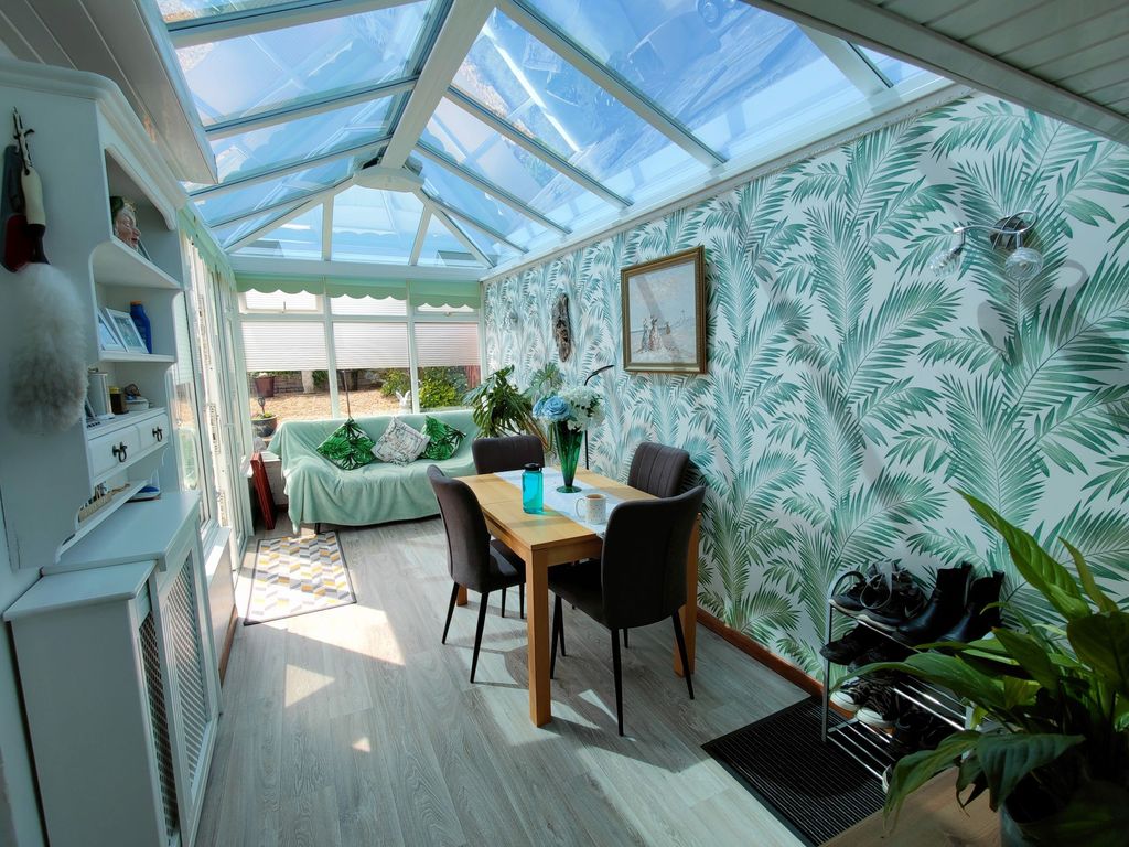 Property photo 3 of 13 Conservatory