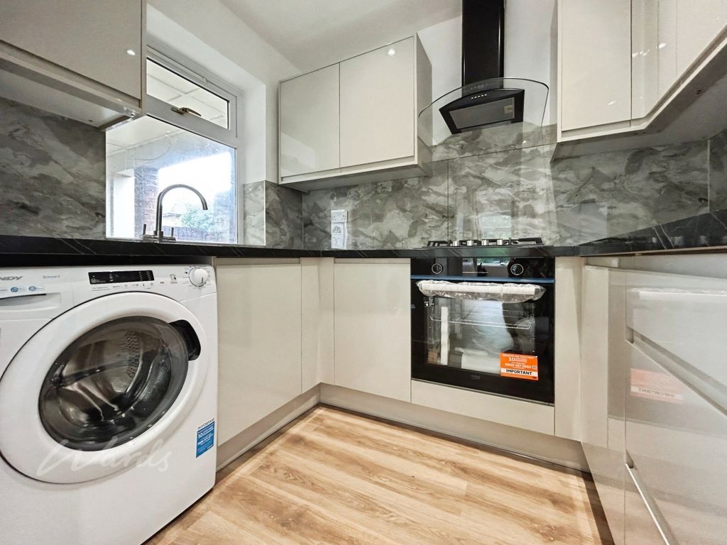 Property photo 3 of 12 Kitchen
