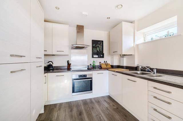 Property photo 3 of 10 Kitchen