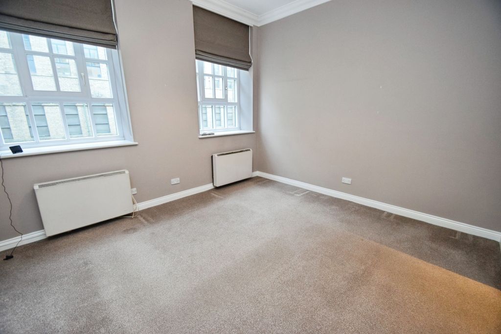 Property photo 2 of 8 37409F7d-Lounge 201