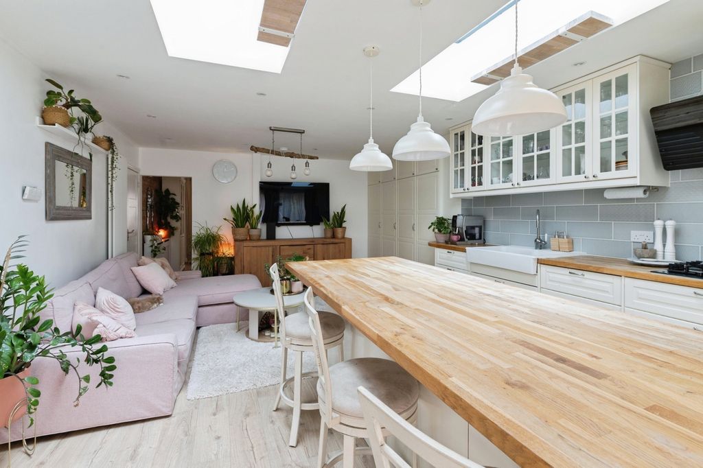 Property photo 3 of 24 Picture