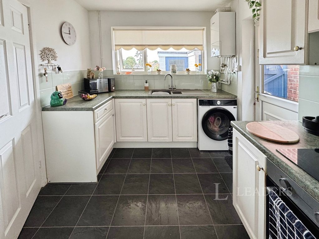 Property photo 3 of 16 Kitchen