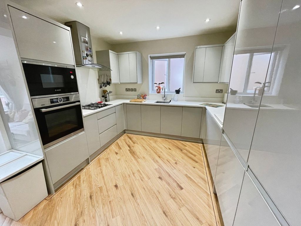 Property photo 3 of 22 Kitchen