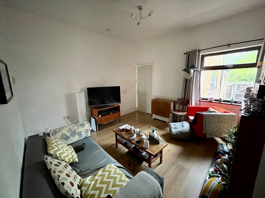 Property photo 2 of 8