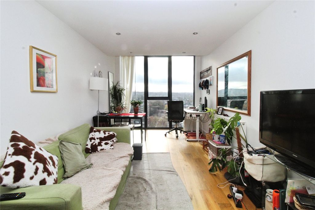 Property photo 2 of 11 Reception