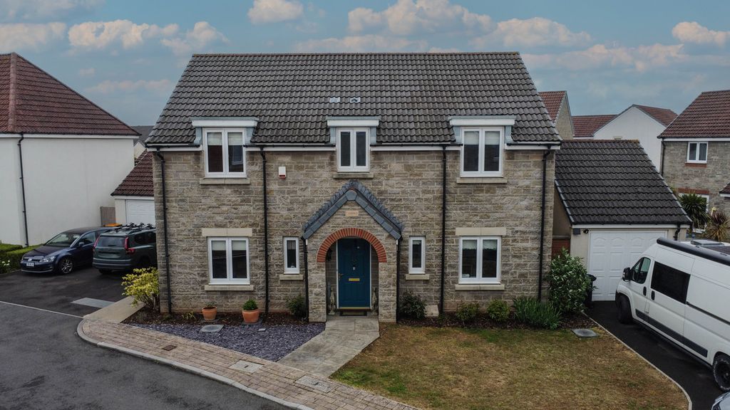 Property photo 1 of 32