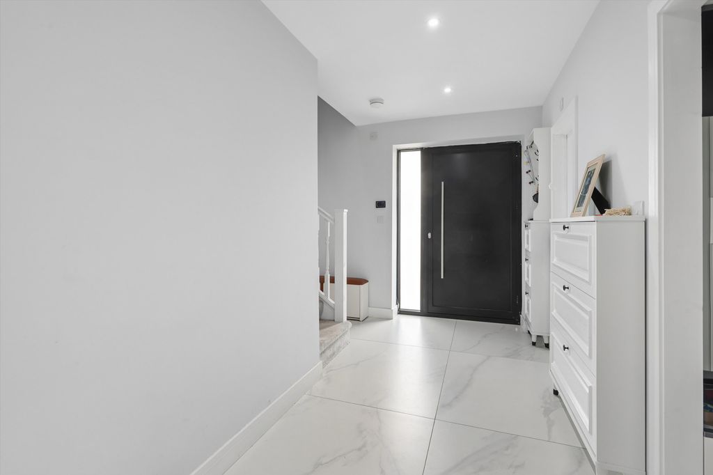 Property photo 2 of 16 Image