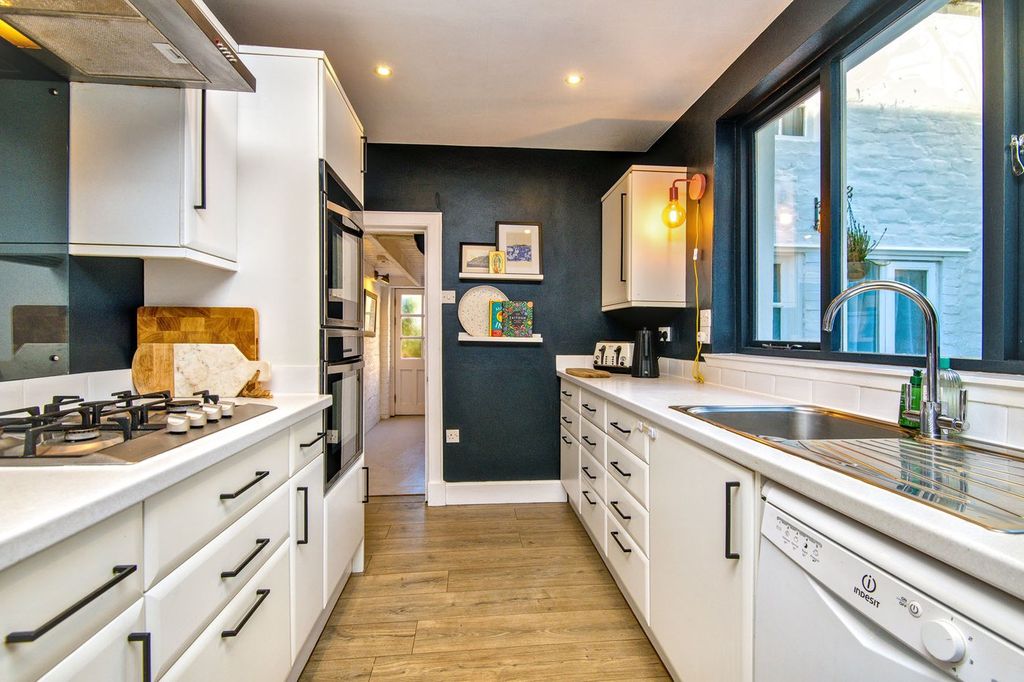 Property photo 2 of 21