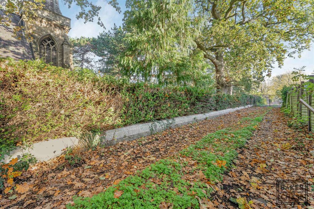 Property photo 2 of 27 Rear Garden