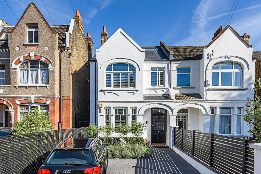 Property photo 1 of 16 39-Fontenoy-Road-001