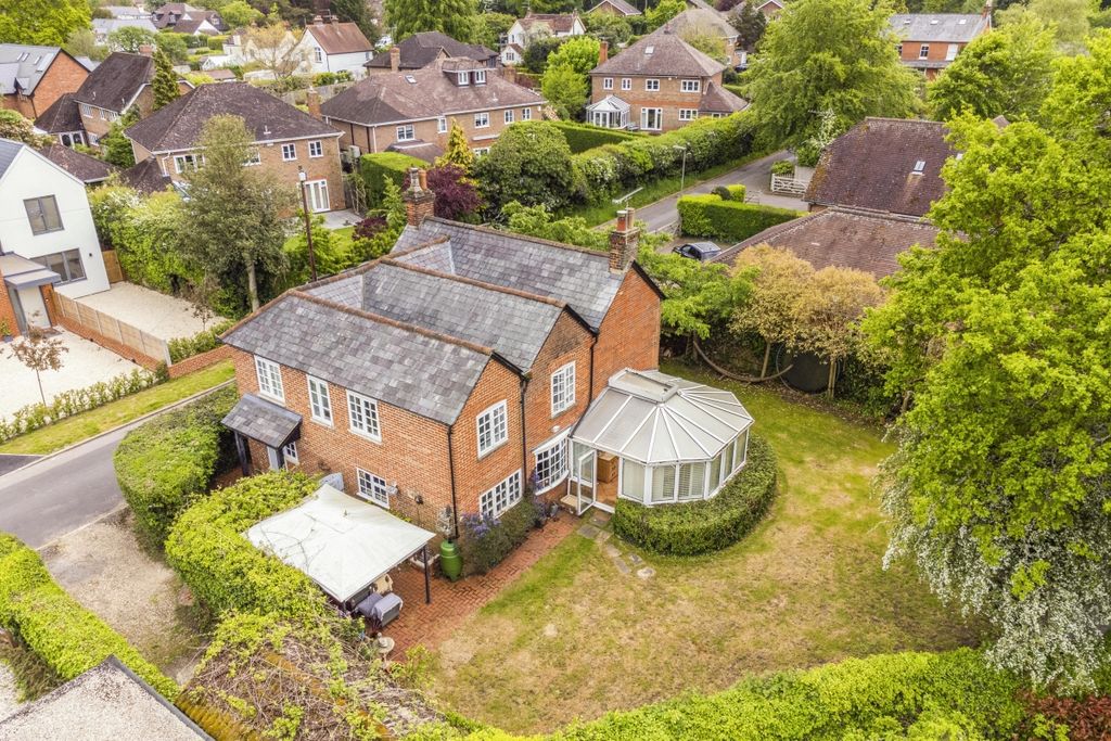 Property photo 1 of 28