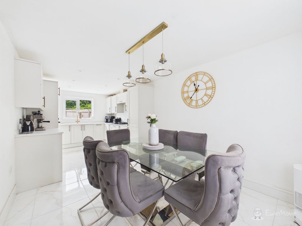 Property photo 2 of 22 Kitchen Diner- Mark Stephens Ewemove Newmarket And