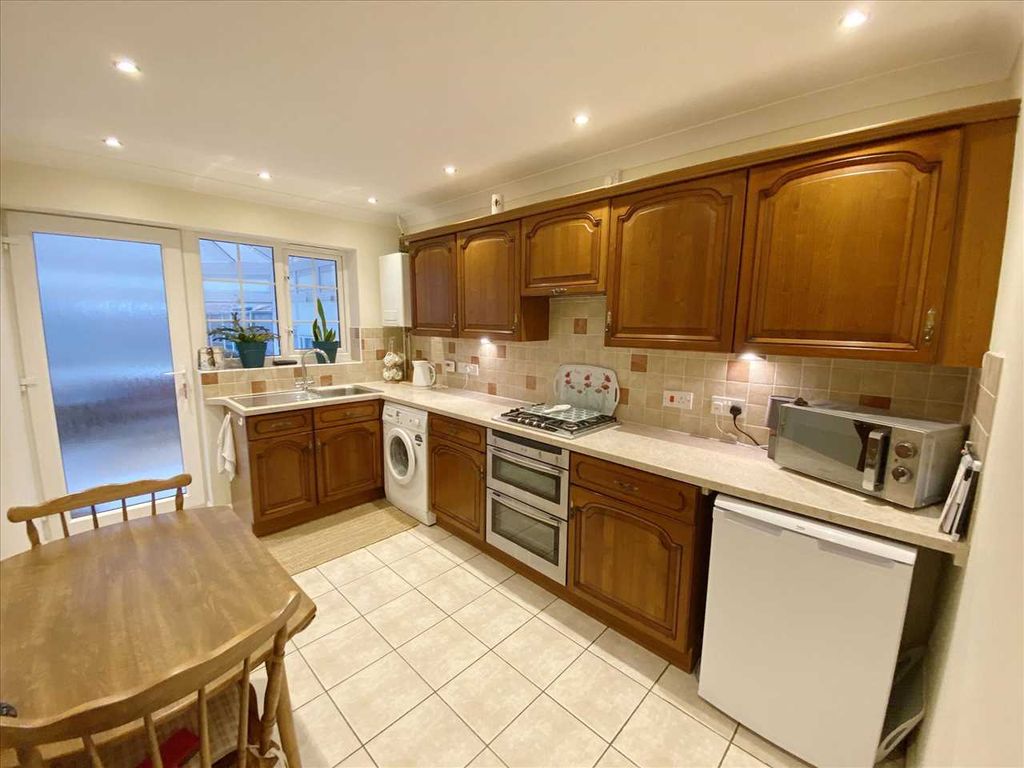 Property photo 3 of 9 Dining Kitchen: