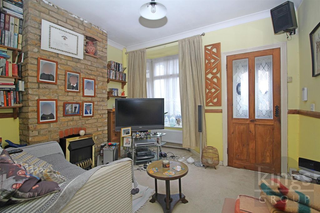 Property photo 3 of 12 Lounge