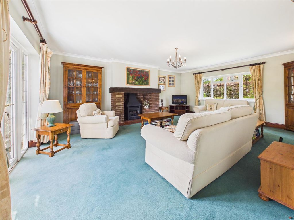 Property photo 3 of 25 Cam05510G0-Pr0196-Still020.Jpg