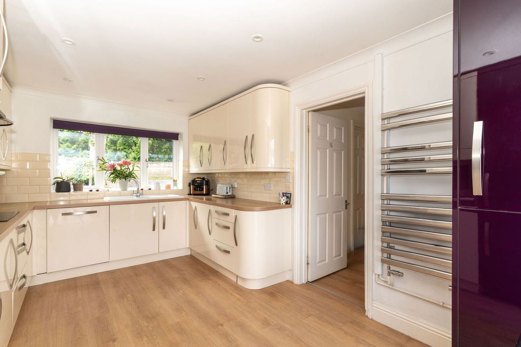 Property photo 2 of 20