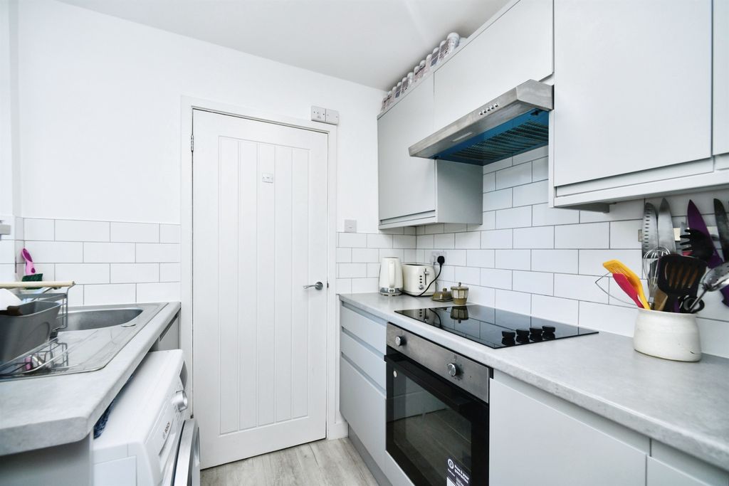 Property photo 2 of 17