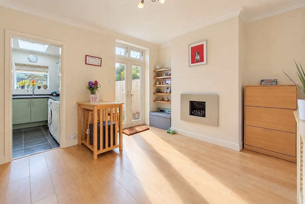 Property photo 3 of 20 Slade Lane - Ewemove Brighouse (3)