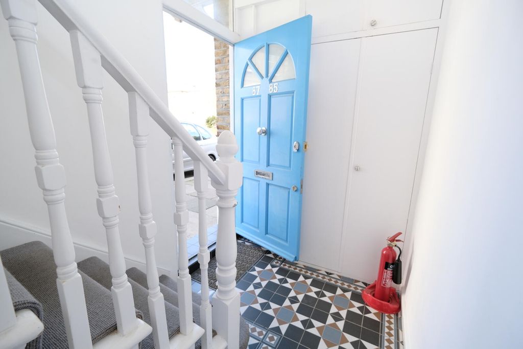 Property photo 3 of 18 Hallway