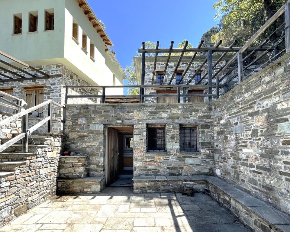Property photo 1 of 13 Image: 0