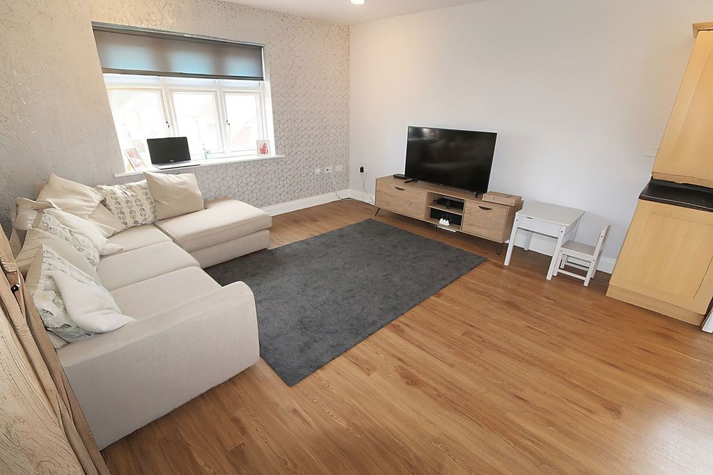 Property photo 2 of 11 Lounge