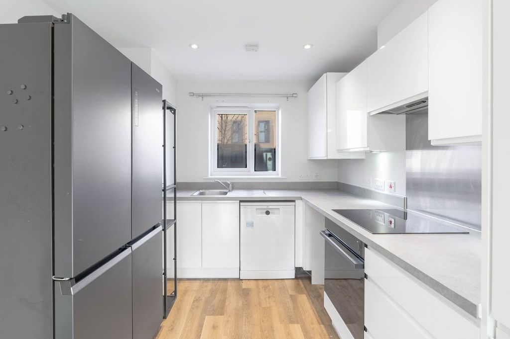 Property photo 2 of 21