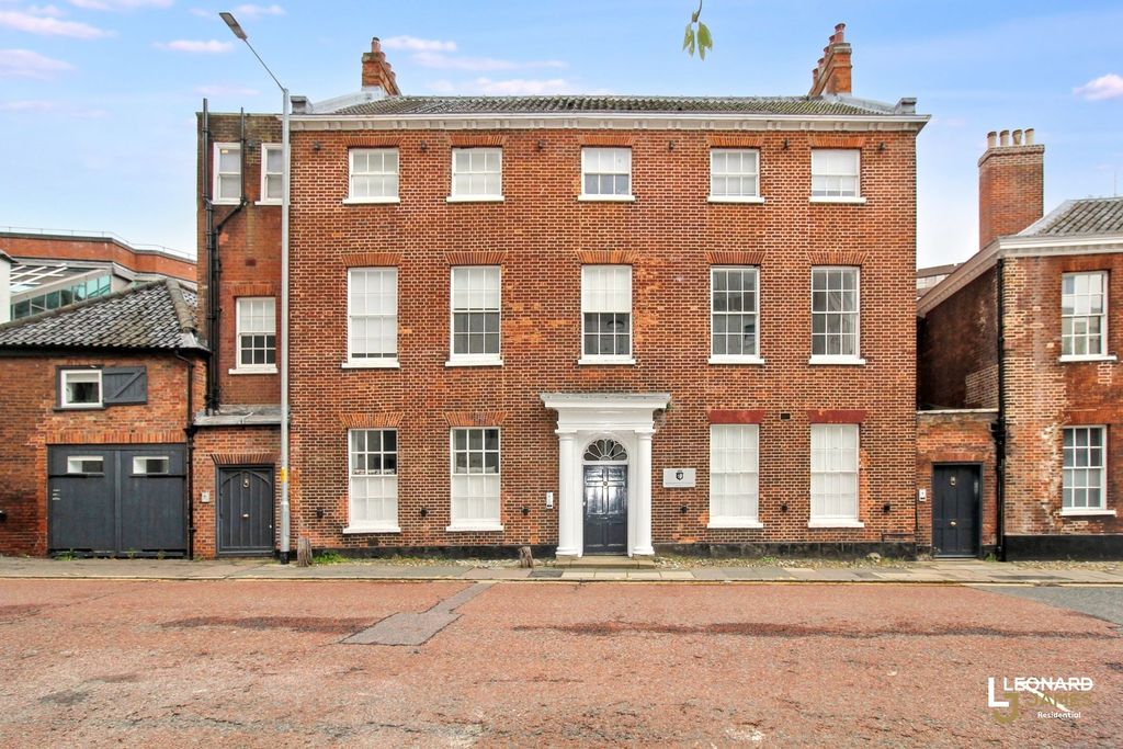 Property photo 1 of 13 Marchaunts Place