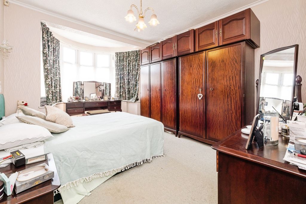 Property photo 3 of 32 Pbox-Img.Jpg