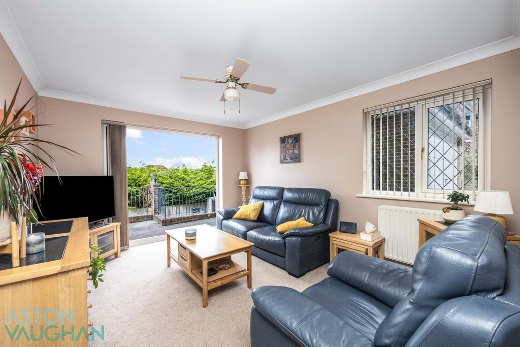 Property photo 2 of 27