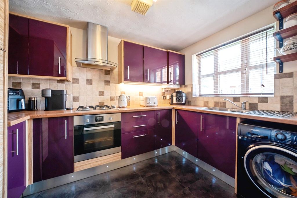 Property photo 2 of 17 Kichen