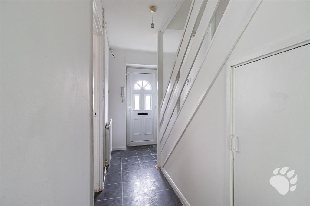 Property photo 2 of 15 Entrance Hall