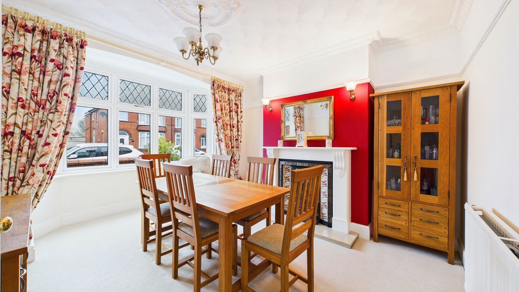 Property photo 3 of 17 Cam03669G0-Pr0045-Still002