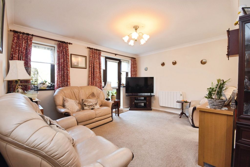 Property photo 2 of 25