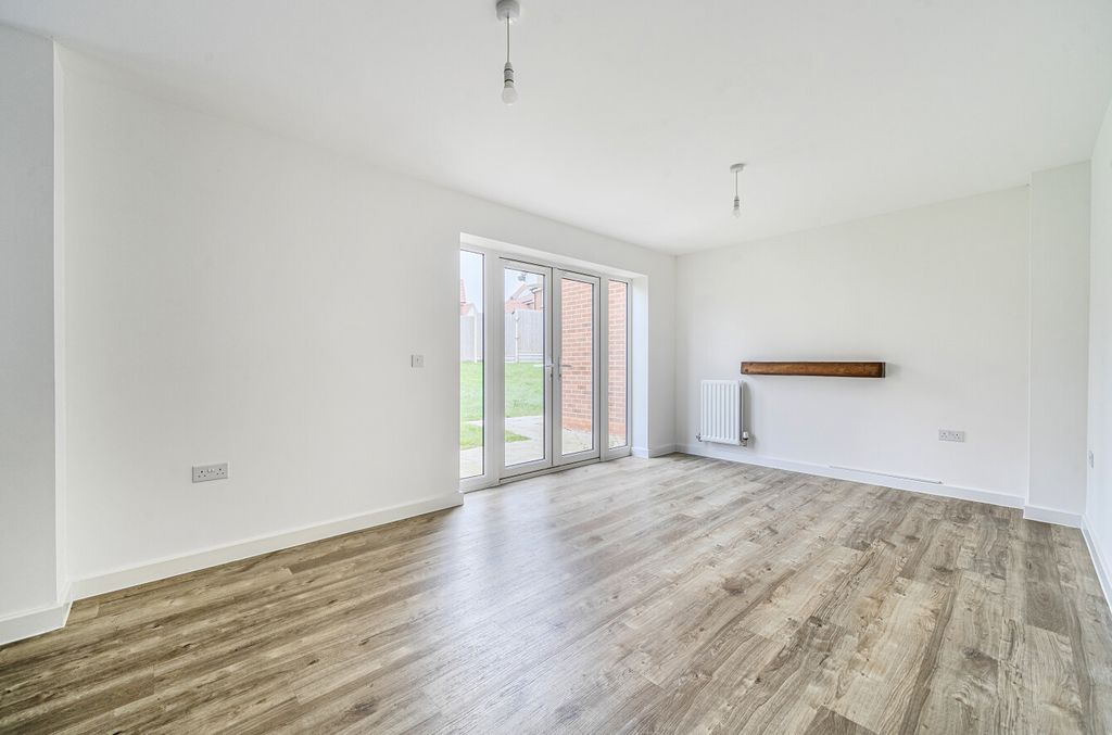 Property photo 3 of 12 1361734-12-68E8F1...