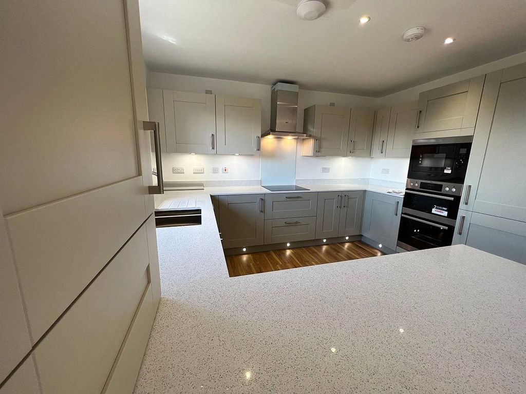 Property photo 3 of 5 Kitchen