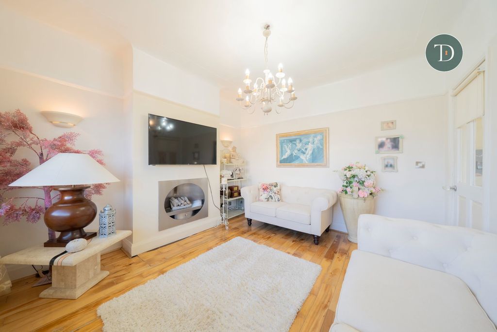 Property photo 2 of 22