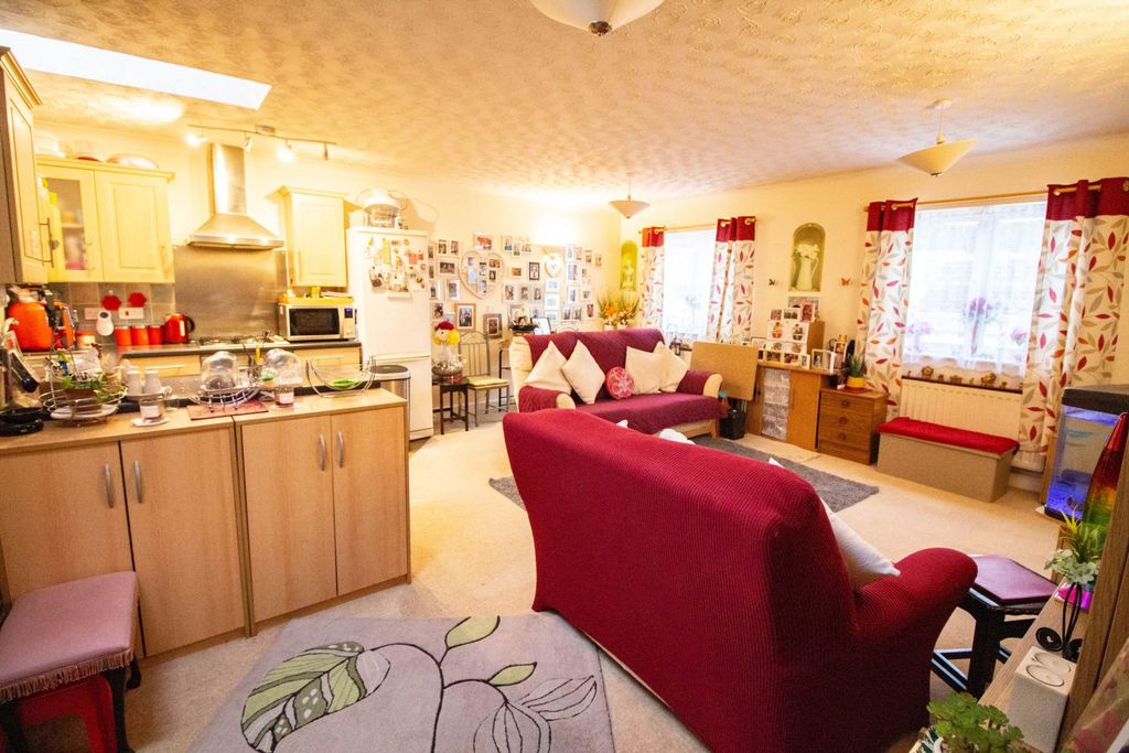 Property photo 2 of 9