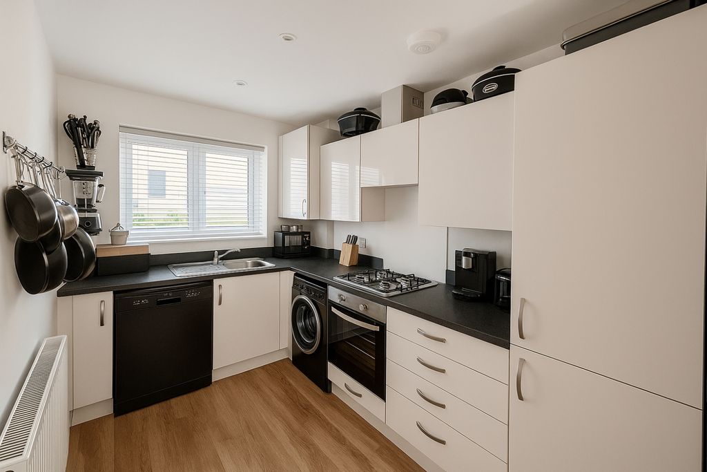 Property photo 3 of 11 5 Stratford Kitchen