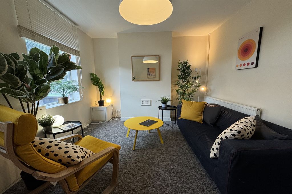 Property photo 1 of 19 (Main)