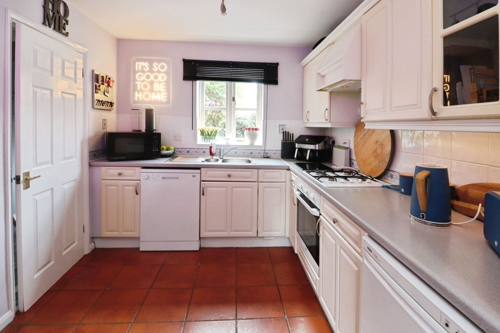 Property photo 2 of 26