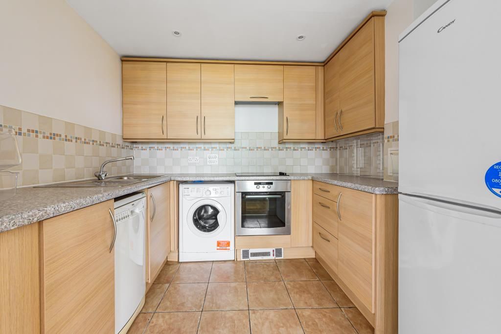 Property photo 3 of 10 Kitchen