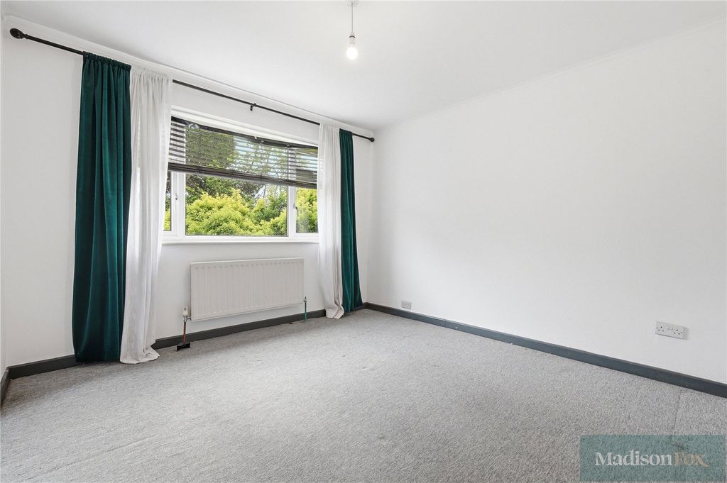 Property photo 3 of 16 Picture No. 11