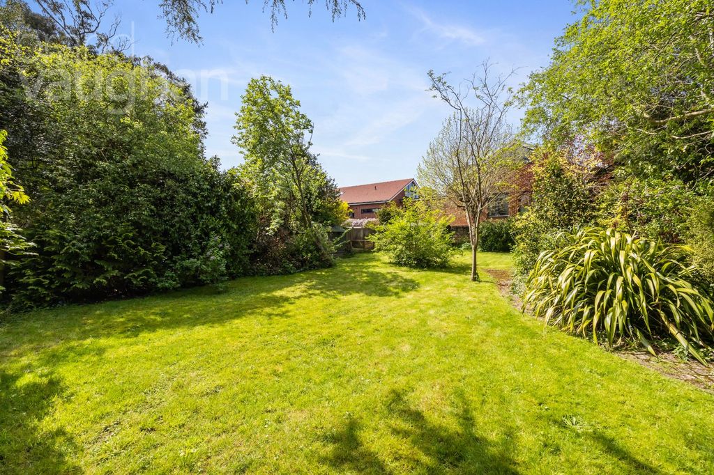 Property photo 2 of 37 Picture No. 02