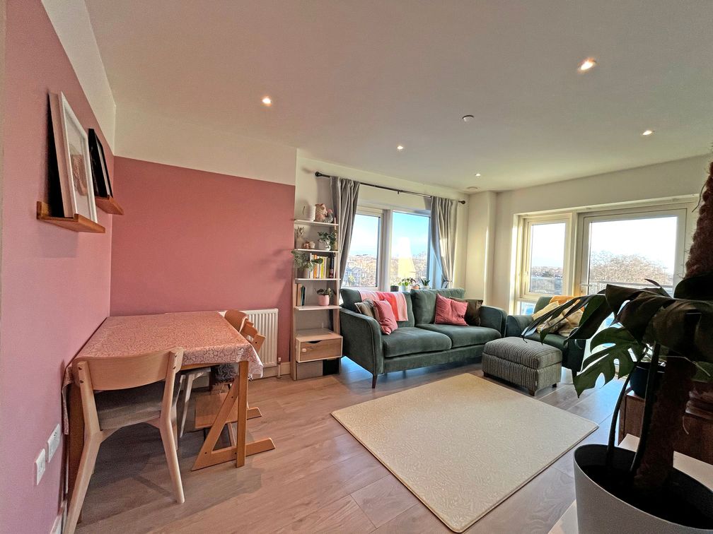 Property photo 3 of 14 64 Trafalgar House - Living Room 3.Jpg