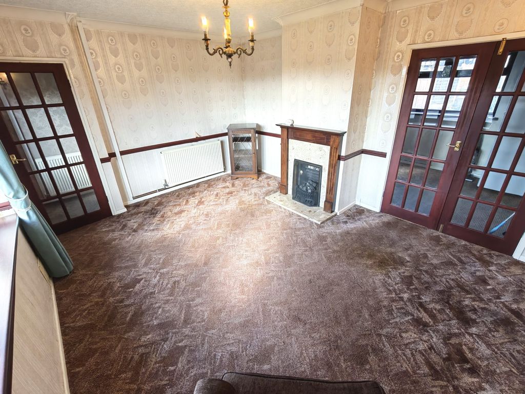 Property photo 3 of 16 Lounge B
