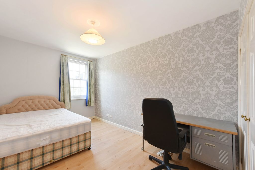 Property photo 2 of 8 3 Pickering Close (2)