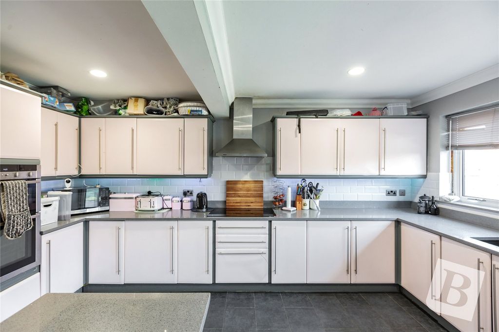 Property photo 1 of 19 Kitchen
