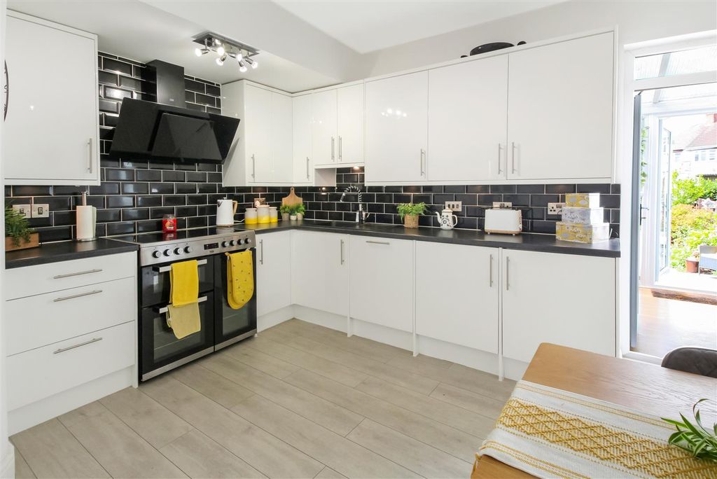 Property photo 3 of 12 Img_4454.Jpg