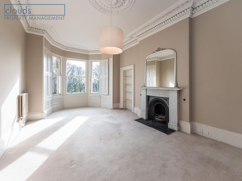 Property photo 2 of 22 Living Room