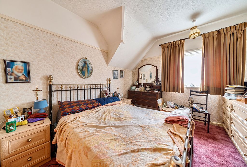 Property photo 3 of 14 1365464-19-68ee69...